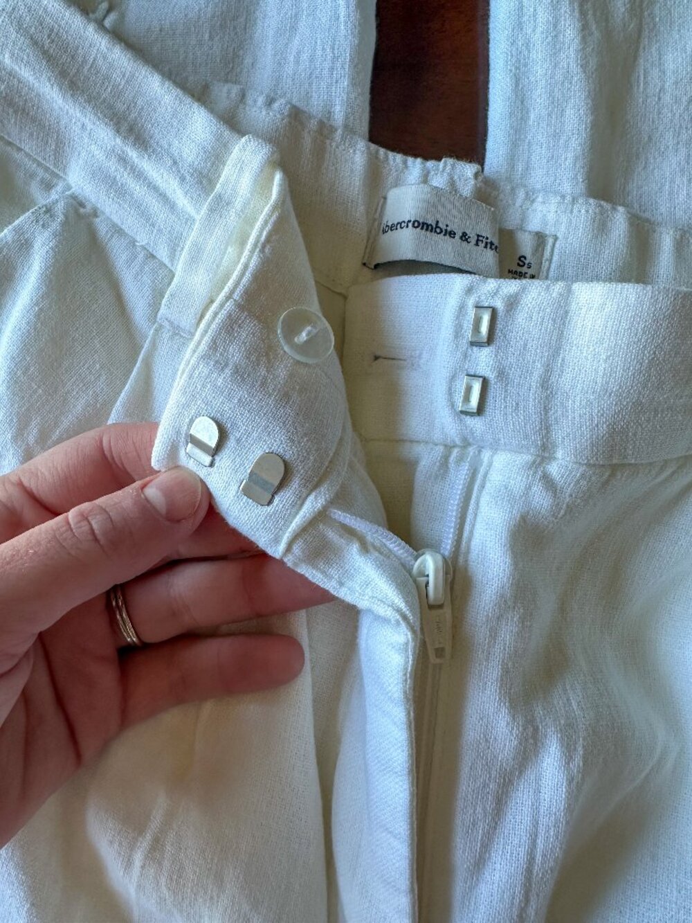 Abercrombie & Fitch Linen-Blend Tailored Wide Leg Pant-White-Small Short - Picture 5 of 6